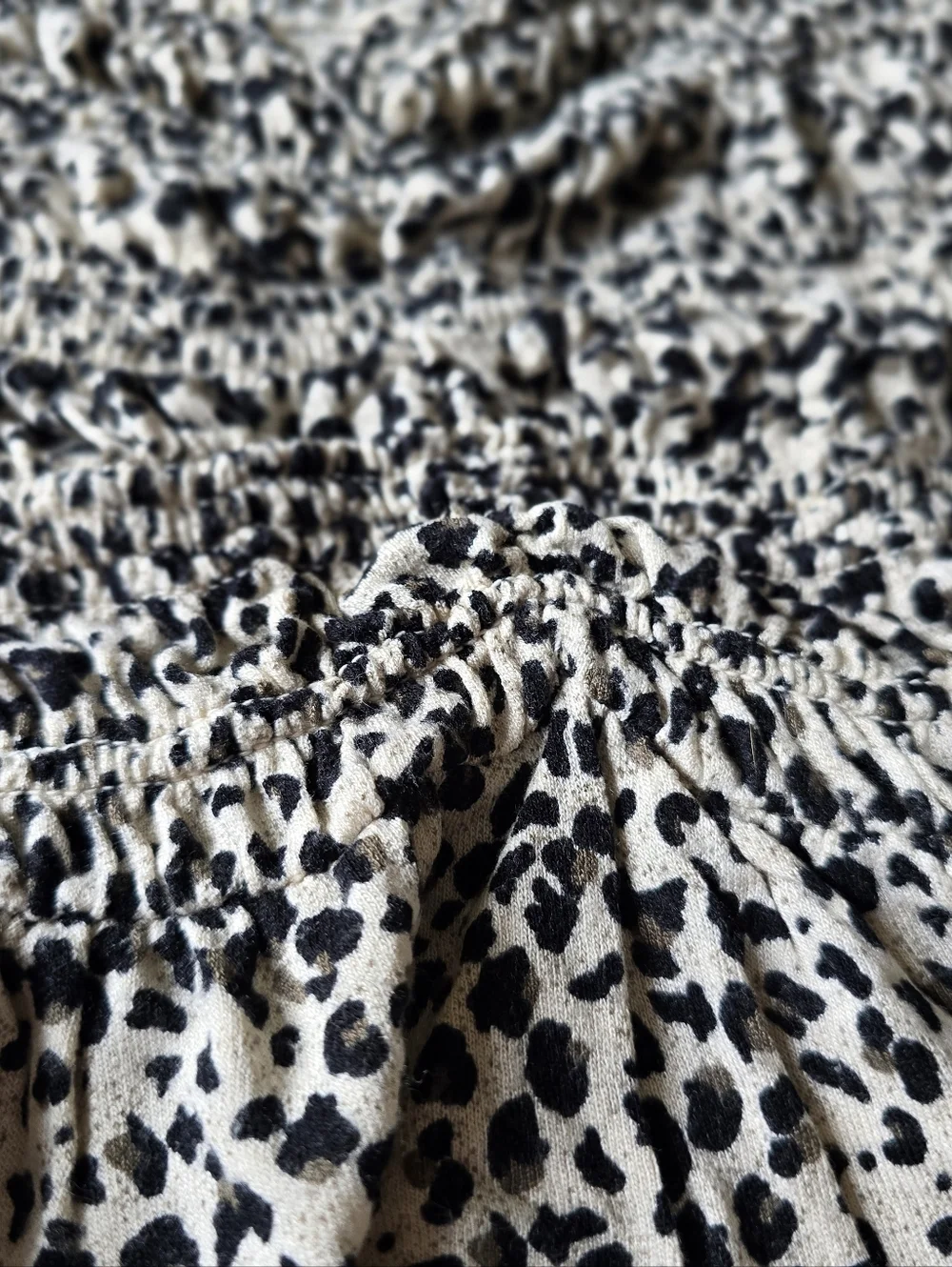 Urban Outfitters Croppee Leopard Print Smocked Top Size Medium - Picture 5 of 12